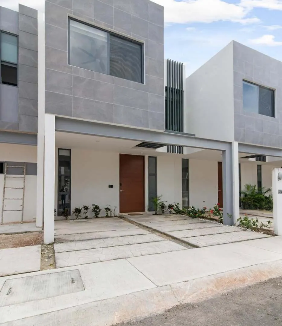 Perfect Resort Style House Playa del Carmen